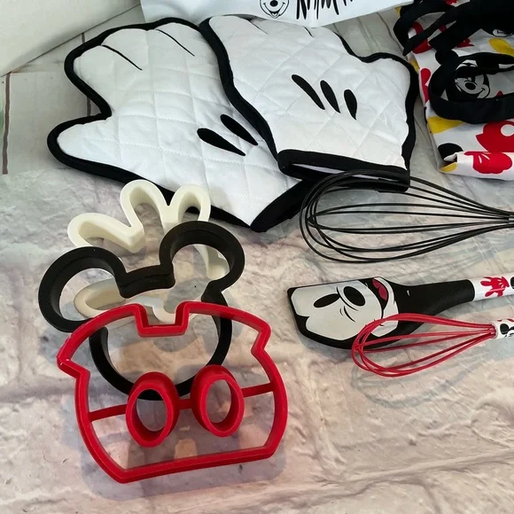 Disney Mickey Mouse Kitchen Ware Collection Apron Timer Mittens Baking Cookies - Picture 9 of 10
